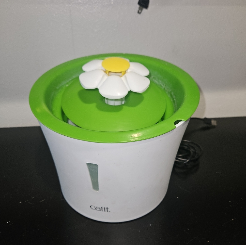 Catit White and Green Pet Water Fountain
